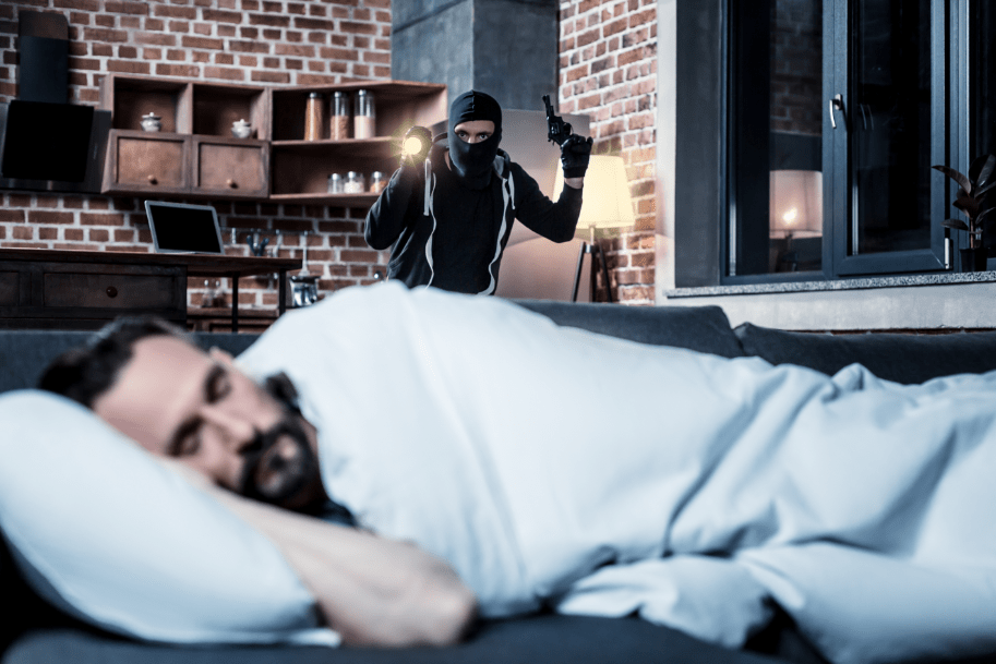 È necessario segnalare la presenza di sistemi di allarme con cartelli